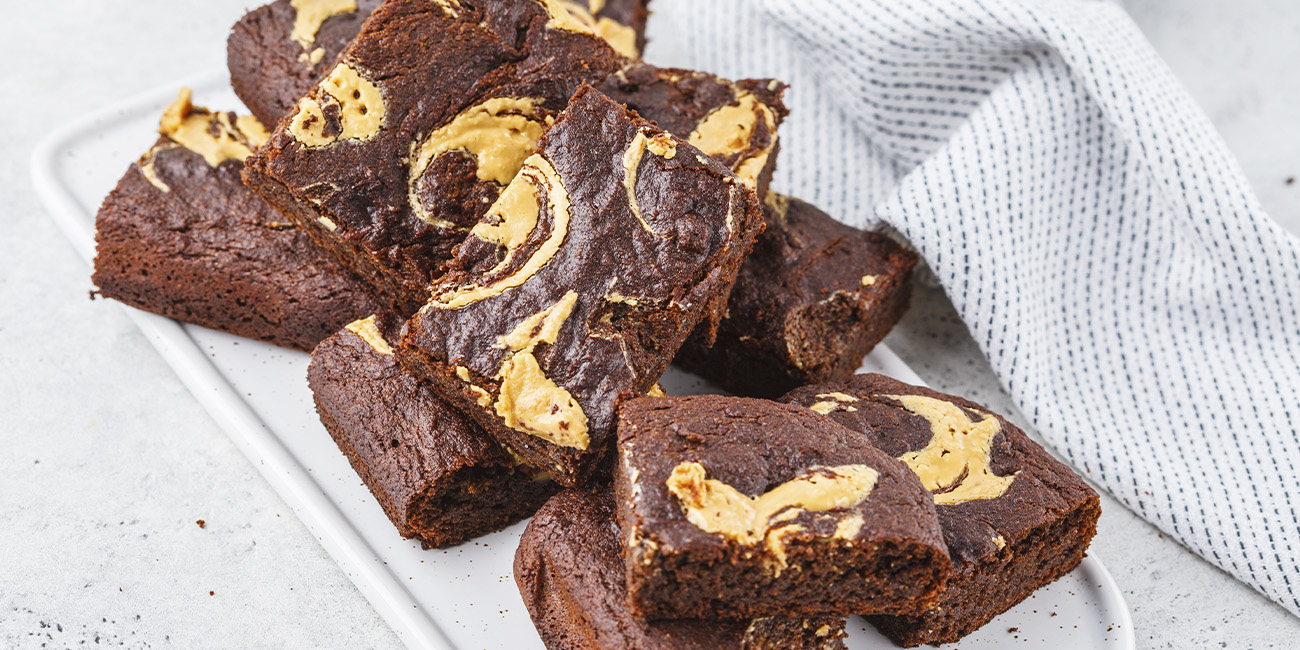 Maapähkinävoi-brownie